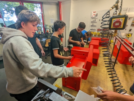 Erleben, was hinter den Türen der Unternehmen passiert – die Praktikanten der Profilschule Fürstenberg